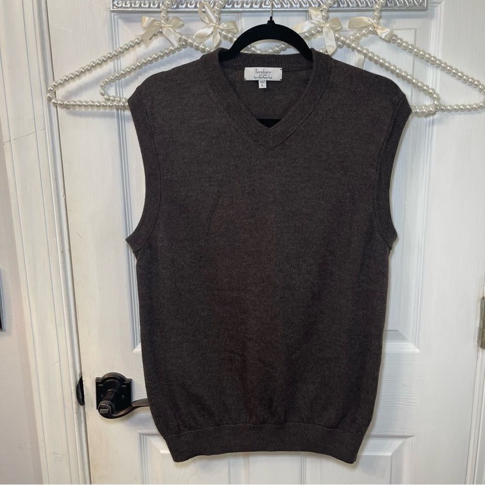 Turnbury Wool Men's V-Neck Sweater - Charcoal